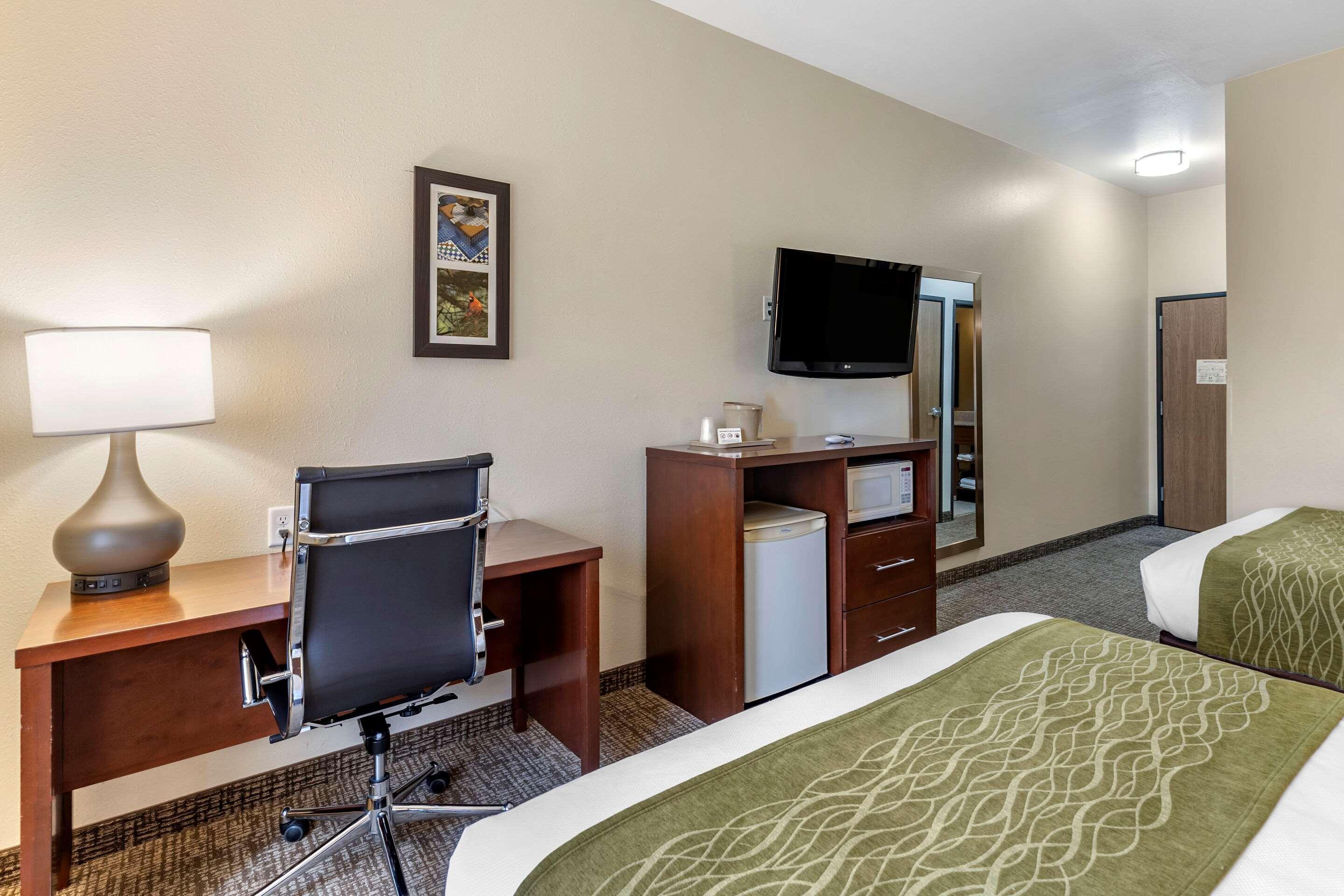 Comfort Inn & Suites Greenville I-70 מראה חיצוני תמונה