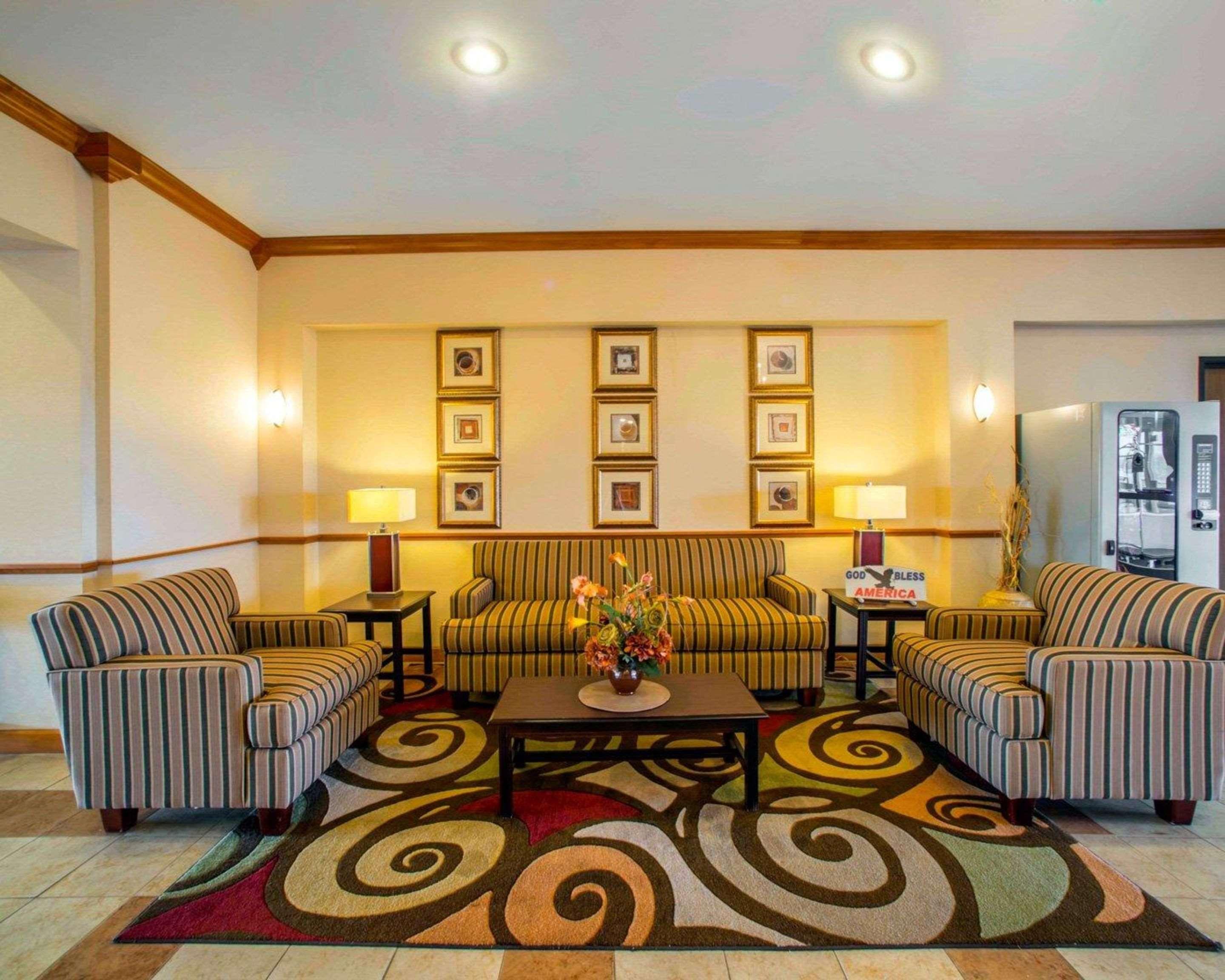 Comfort Inn & Suites Greenville I-70 מראה חיצוני תמונה