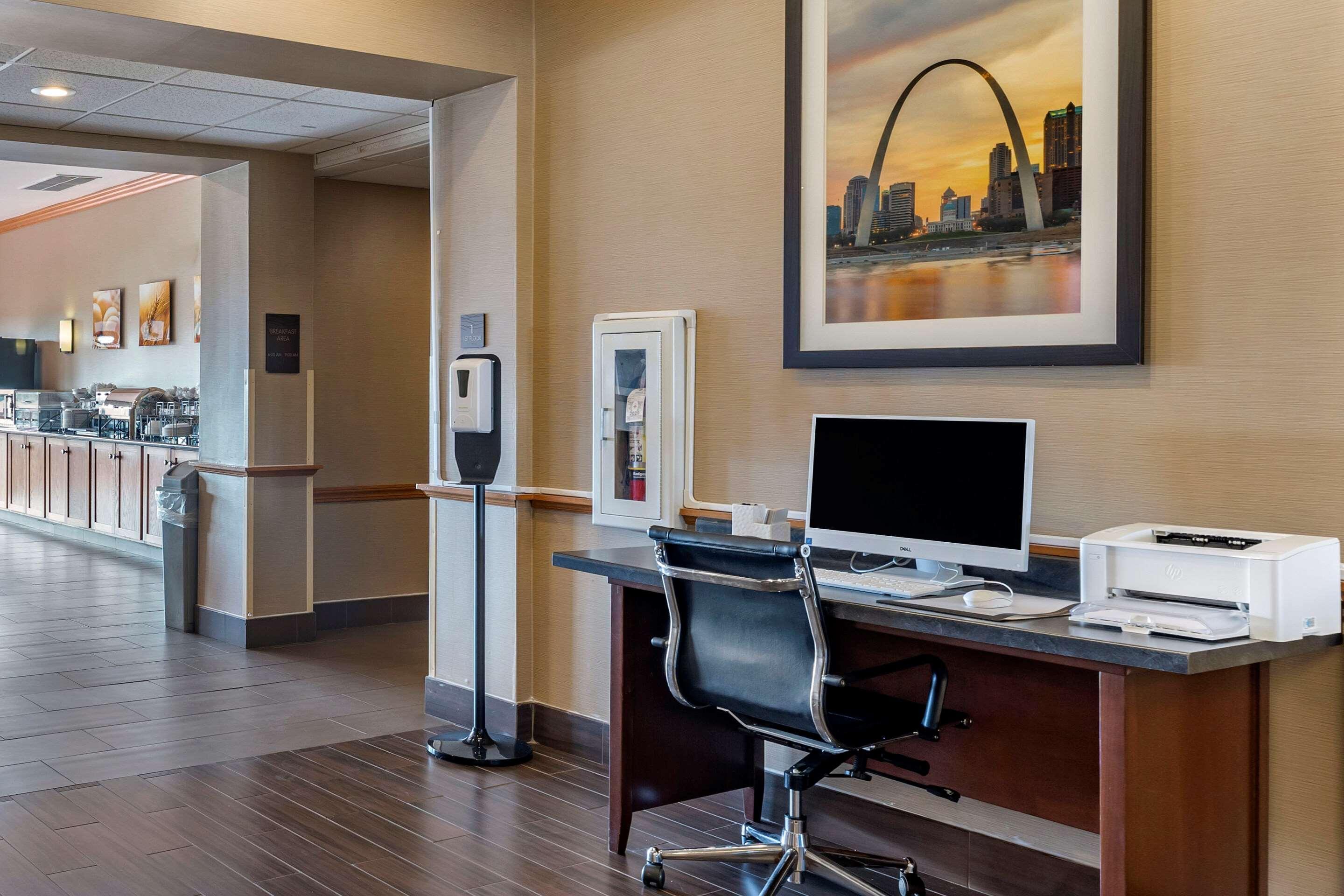 Comfort Inn & Suites Greenville I-70 מראה חיצוני תמונה