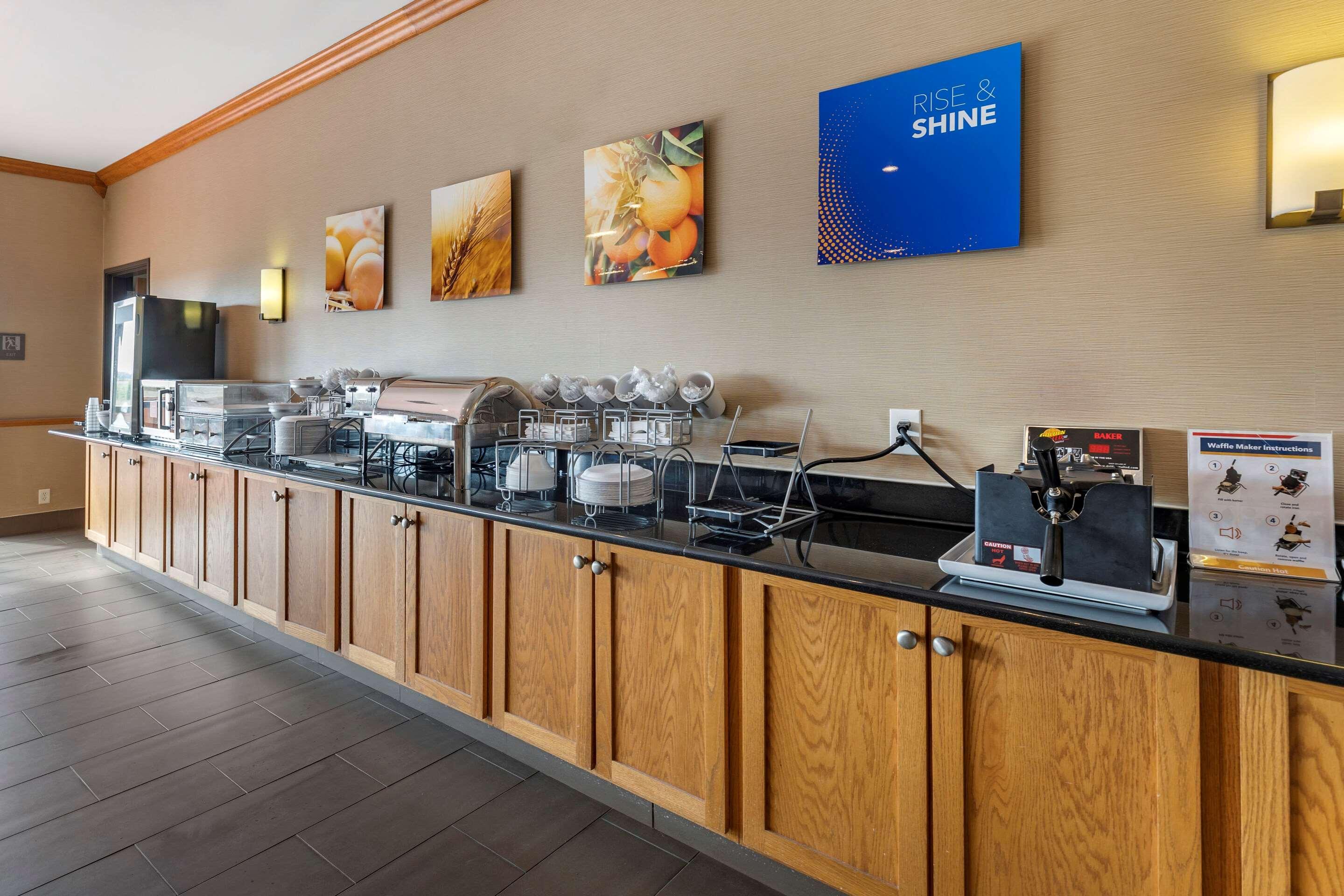 Comfort Inn & Suites Greenville I-70 מראה חיצוני תמונה